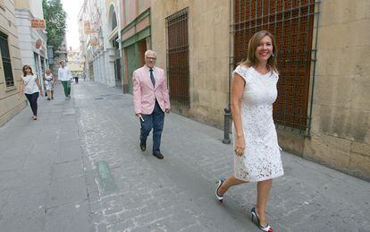 La alcaldesa de Elche, Mercedes Alonso, llega sola este viernes al cortejo del Misteri.