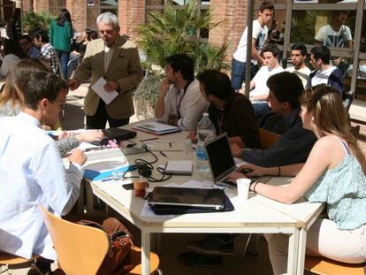 Estudiantes durante el BCN Thinking Challenge organizado por la Universidad Abat Oliba CEU de Barcelona.