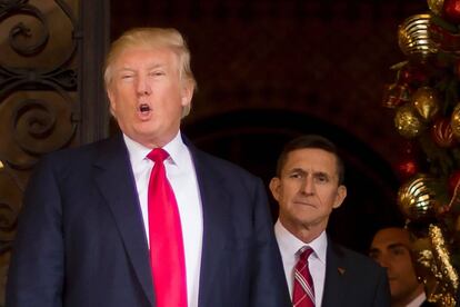 Donald Trump junto al general Michael Flynn.