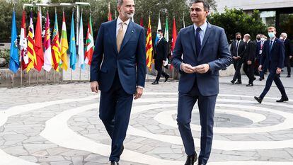 El rey Felipe VI y Pedro Sánchez, el pasado 13 de marzo, en la conferencia de presidentes de La Palma.