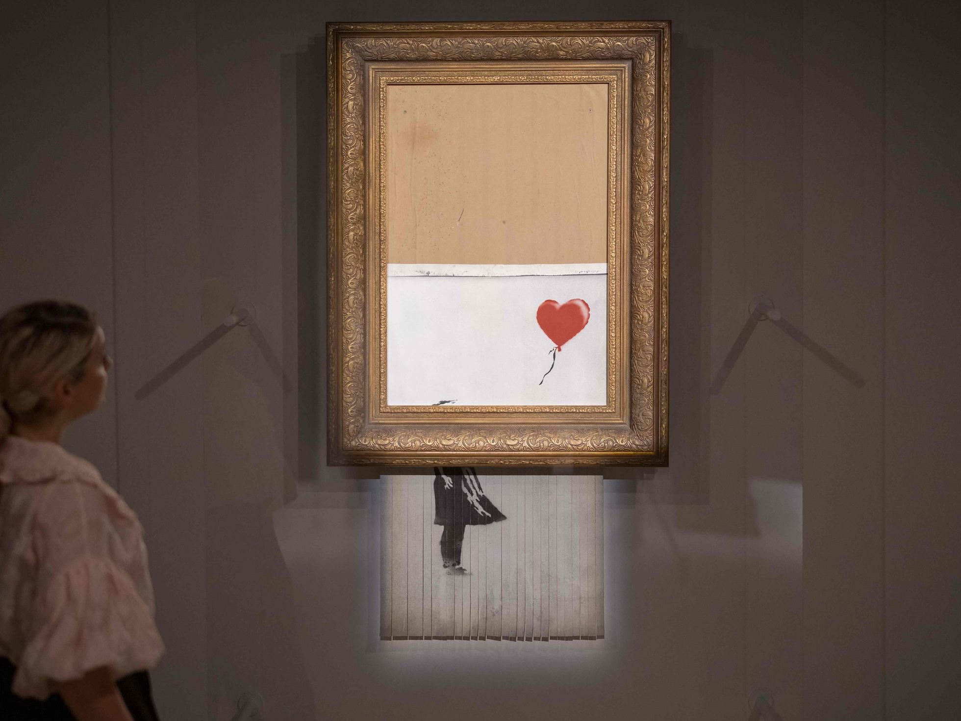 La obra de Banksy que se autodestruyó tras ser subastada se revende por millones de euros | Cultura | EL PAÍS