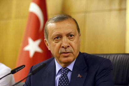 Erdogan en su comparecencia en Estambul durante el golpe.