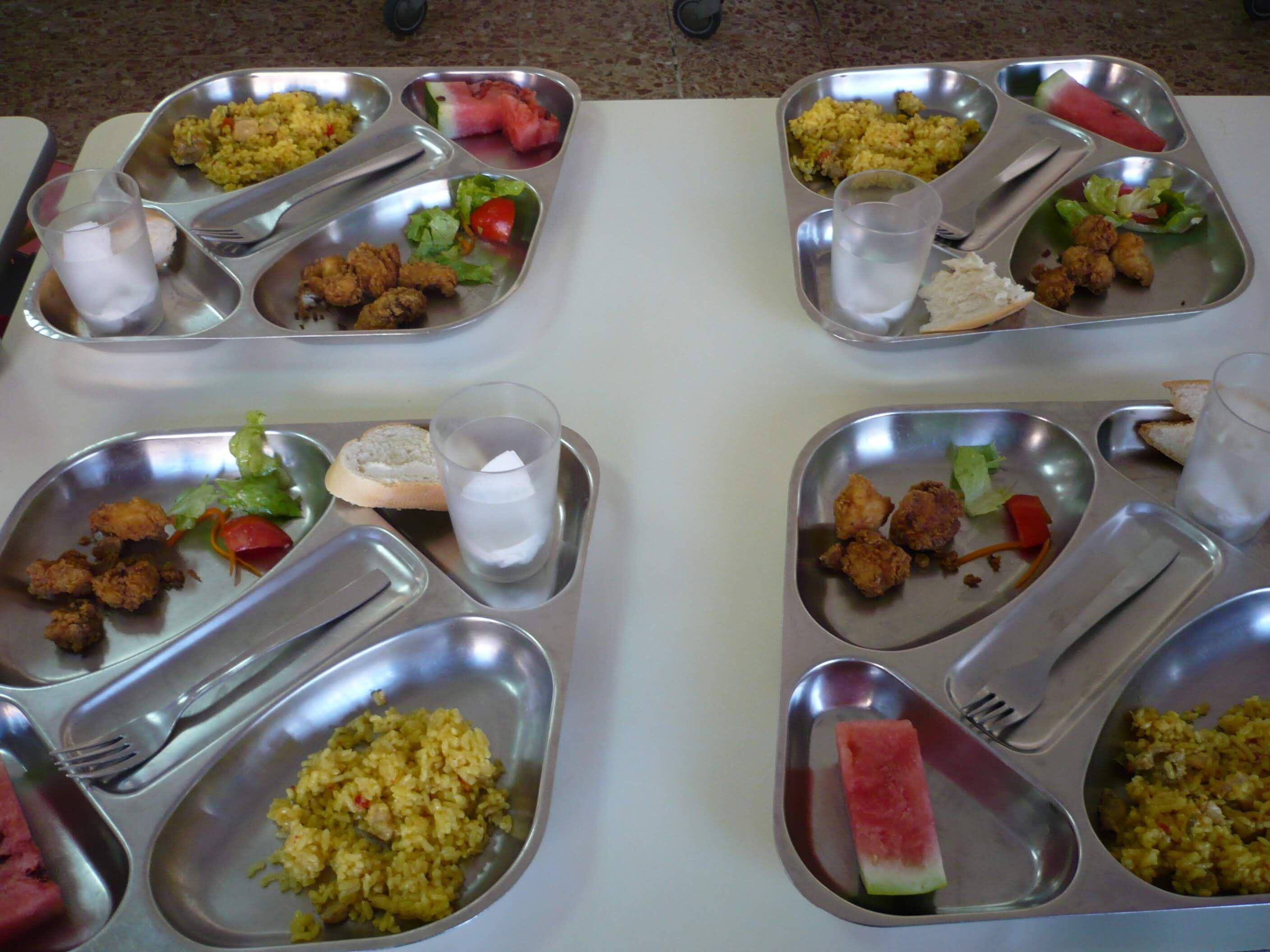 Ejemplo de menú de comedor escolar de los centros concertados Fuhem, donde intentan reducir la proteína animal. Imagen proporcionada por la instituación educativa. 