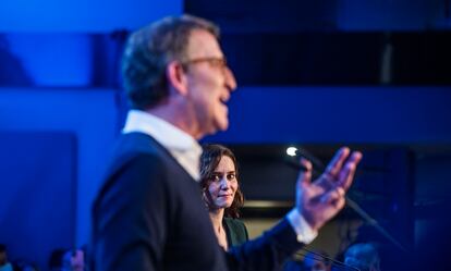 El candidato a la presidencia del Partido Popular, Alberto Núñez Feijóo, interviene en un acto junto a la presidenta de la Comunidad de Madrid, Isabel Díaz Ayuso, este martes en Madrid.