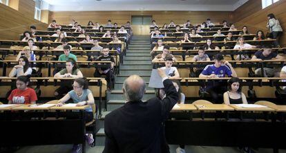 Examen de Selectividad de finales de junio en la Complutense de Madrid. 