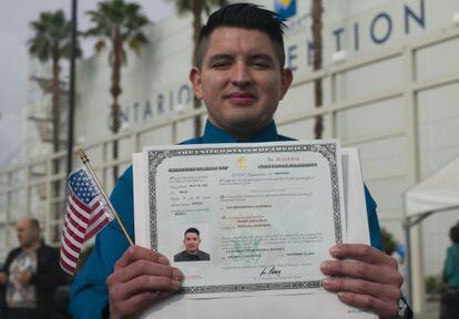 Daniel Ávila Félix, tras hacerse ciudadano de EE UU.