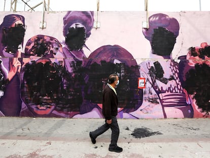 Así ha amanecido el mural feminista de Ciudad Lineal el 8-M.