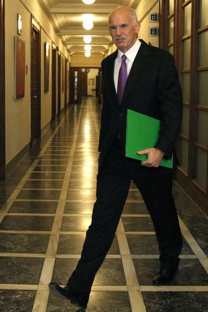 Yorgos Papandreu, ayer en los pasillos del Parlamento.
