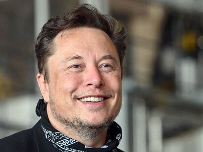 Musk 'libera' a Tesla de la compra de Twitter al elevar el capital propio destinado a la operación
