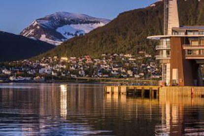 Sol de medianoche en la ciudad de Tromsø, en Noruega.