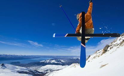 Esquí en la zona de San Carlos de Bariloche, a orillas del lago Nahuel Huapi, en Argentina.
