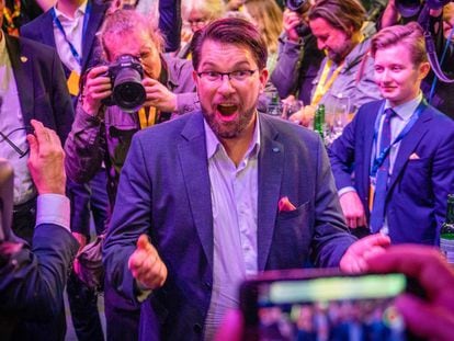Jimmie Akesson, líder de los ultraderechistas Demócratas de Suecia, celebra los resultados de la formación, el domingo por la noche en Estocolmo.