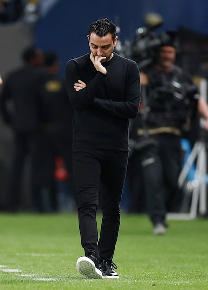 Xavi, cabizbajo durante la final.