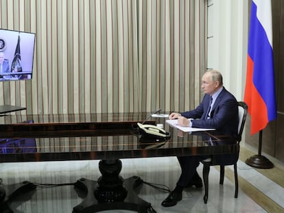 Los presidentes de Rusia, Vladímir Putin, y Estados Unidos, Joe Biden, durante su cumbre virtual centrada en la tensión en torno a Ucrania. La imagen está tomada en Sochi (Rusia).