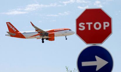 Un avión de EasyJet aterriza en Barcelona.
