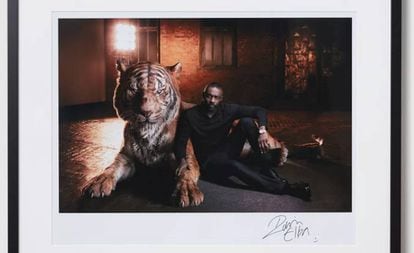 Idris Elba, en el retrato firmado por él mismo y realizado por Sarah Dunn que puede verse en la web de la casa de subastas. 
