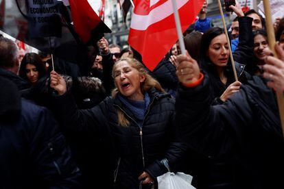 Participantes en una protesta ante un establecimiento de Zara en Madrid el pasado 7 de enero.