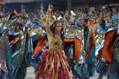 A dance in honor of the African saint, during the Rio Carnival.