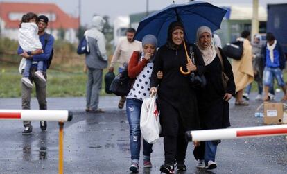 Refugiados llegados a Nickelsdorf, en la frontera austrohúngara.