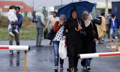 Refugiats arribats a Nickelsdorf, a la frontera austrohongaresa.