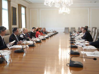 El presidente Gustavo Petro se reúne con los representantes de los distintos partidos políticos del país, en Bogotá, el 27 de febrero de 2023.