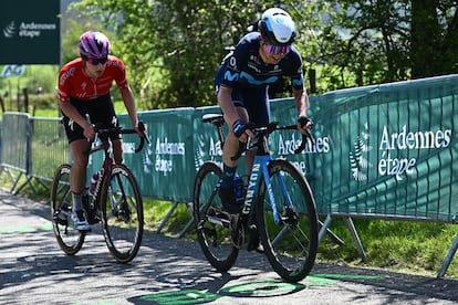 Van Vleuten, al ataque en La Redoute.