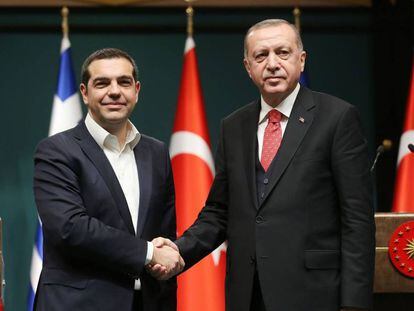 Alexis Tsipras (i) y Recep Tayyip Erdogan, este martes en Ankara.