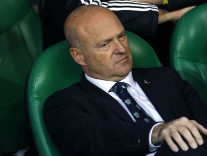 Pepe Mel, en el banquillo bético.