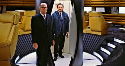 El atuendo de Clarke (izquierda) contrasta con un Kubrick desaliñado.