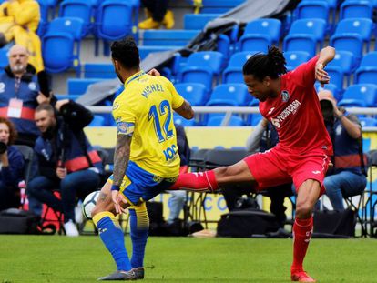 Un instante del partido entre Las Palmas y Getafe al que asistieron 4.624 espectadores en el estadio Gran Canaria.