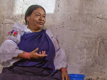 Estelina Quinatoa en su casa de Peguche, Ecuador.