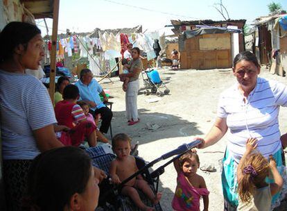 De las 1500 personas que viven en el 'Gallinero', la mitad son níños