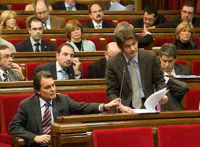 Artur Mas y Oriol Pujol durante un pleno del Parlament.