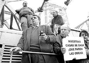 José Maldonado, encadenado durante una protesta vecinal, en una foto de archivo.