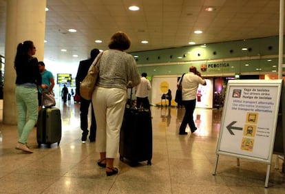 Viajeros en el aeropuerto de Barcelona-El Prat.