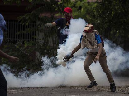 Manifestantes contra Juan Orlando Hernández, en Honduras.