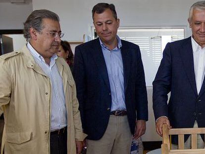 Juan Ignacio Zoido, Jos&eacute; Luis Sanz y Javier Arenas, en un acto durante la pasada campa&ntilde;a electoral.