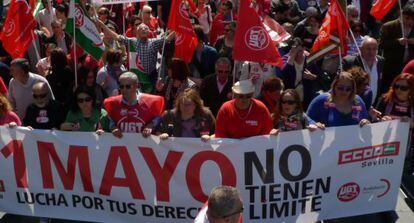 Manifestantes de la protesta convocada en Sevilla.