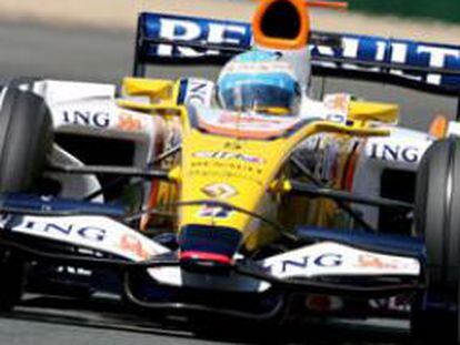 Los pilotos de Renault Fernando Alonso y Nelson Piquet