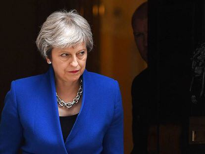 La primera ministra brit&aacute;nica, Theresa May, este mi&eacute;rcoles a las puertas del 10 de Downing Street. EFE/ Andy Rain