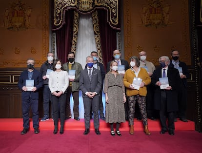 El lehendakari Urkullu junto a representantes de asociaciones pacifistas en el acto del Día de la Memoria.