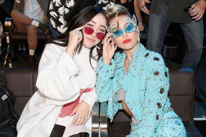 Las hermanas Noah Cyrus y Miley Cyrus.