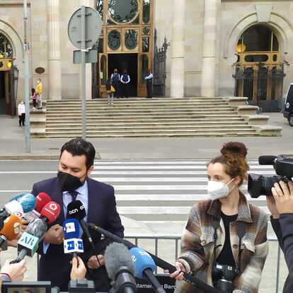 El abogado Jorge Albertini, que representa a la víctima de la violación múltiple de 'la manada de Sabadell', antes del juicio en la Audiencia de Barcelona, el 6 abril de 2021.
EUROPA PRESS
06/04/2021
