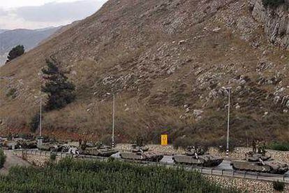 En la imagen, tanques israelíes se dirigen hacia la frontera con Líbano.