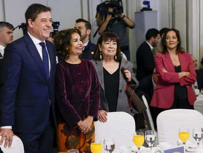 José Ramón Besteiro, María Jesús Montero y Cristina Narbona, en un desayuno informativo del Fórum Europa, este jueves por la mañana en Madrid.