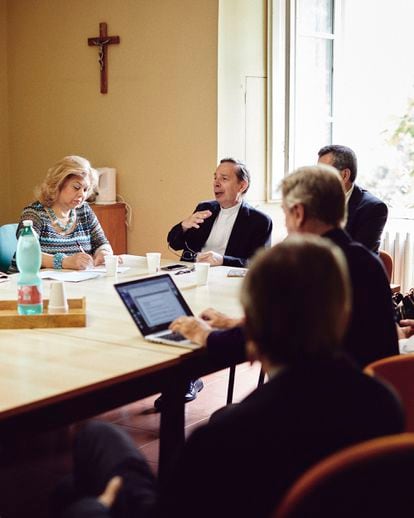 Encuentro en Roma del vicario auxiliar del Opus Dei, Mariano Fazio, con embajadores latinoamericanos ante la Santa Sede.