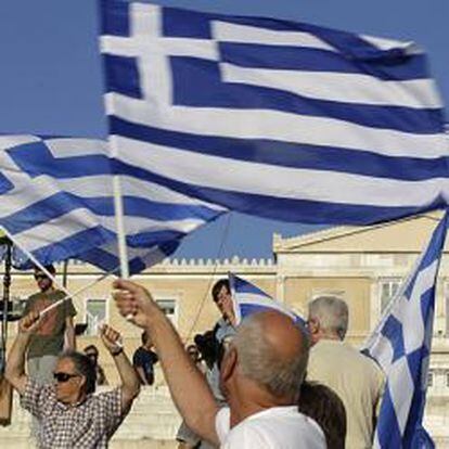 Los partidos griegos a favor de respetar el plan de rescate logran la victoria