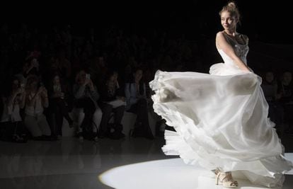 Uno de los modelos de la colección de novia Autentic de Raimon Bundó.