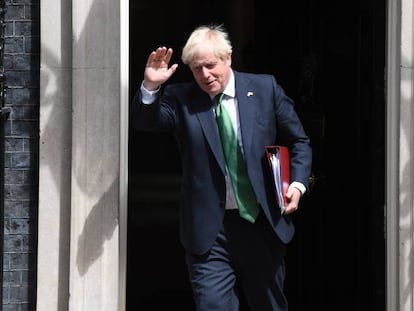 Boris Johnson sale del 10 de Downing Street días después de presentar su dimisión.