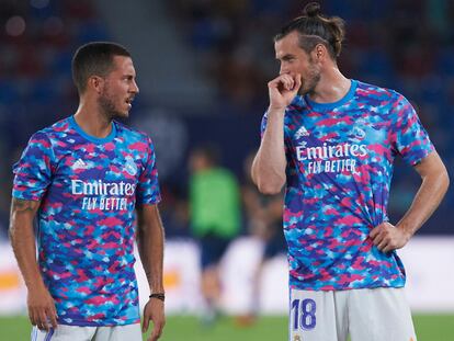 Hazard y Bale, en el campo del Levante esta temporada.